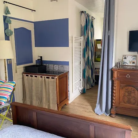 Domaine De L'espiguette Bed and Breakfast *